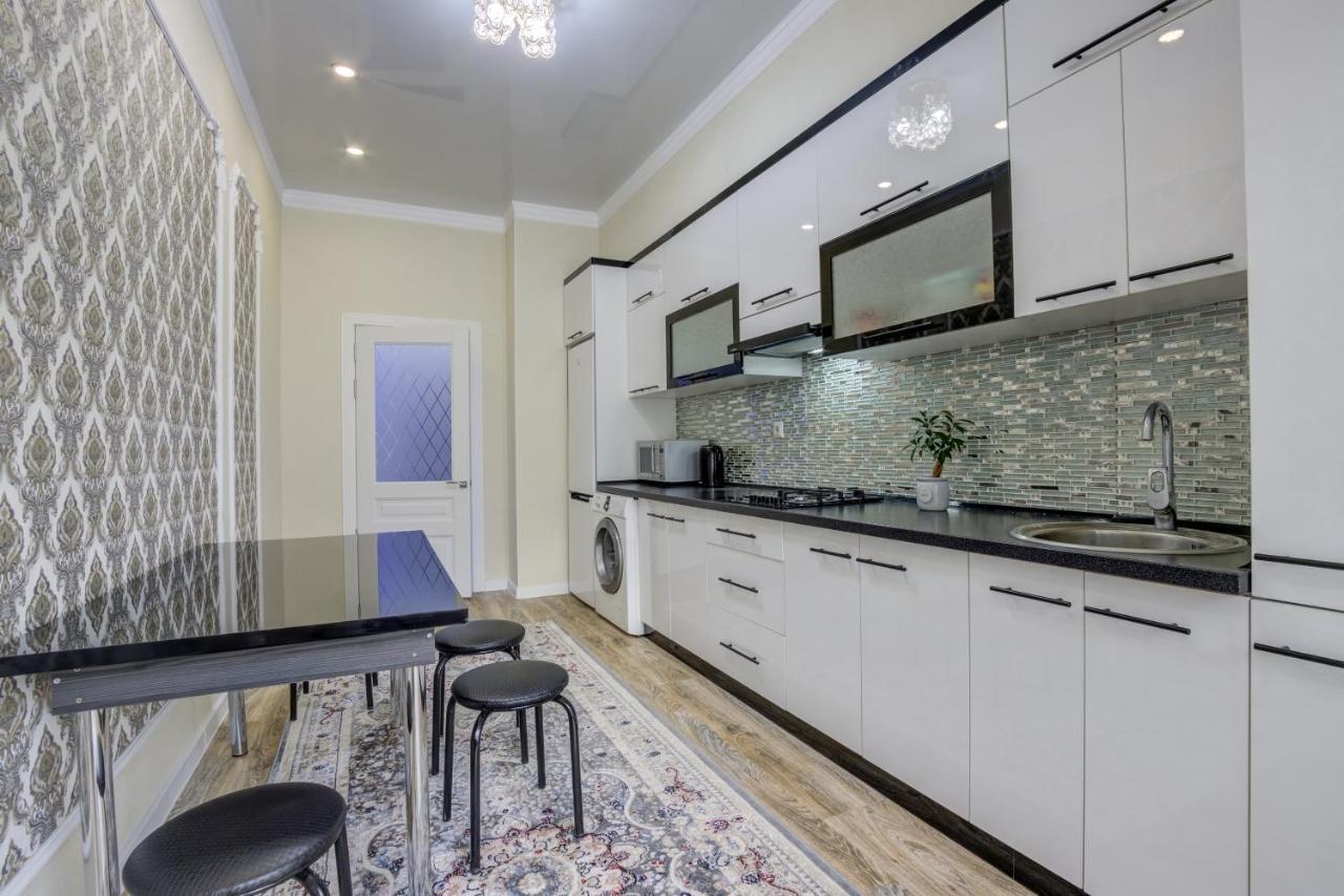 Appartamento 2-Ком Квартира Bishkek Esterno foto