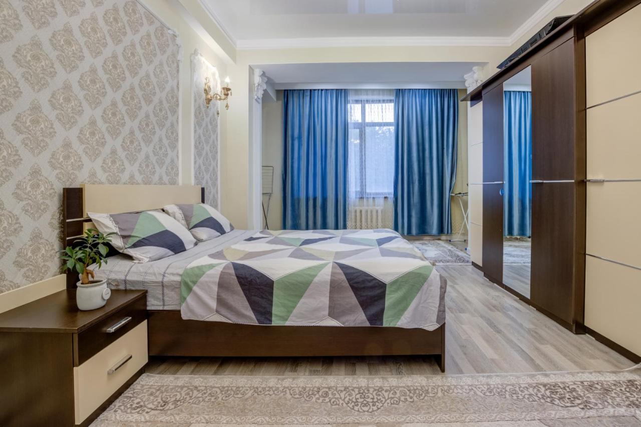 Appartamento 2-Ком Квартира Bishkek Esterno foto