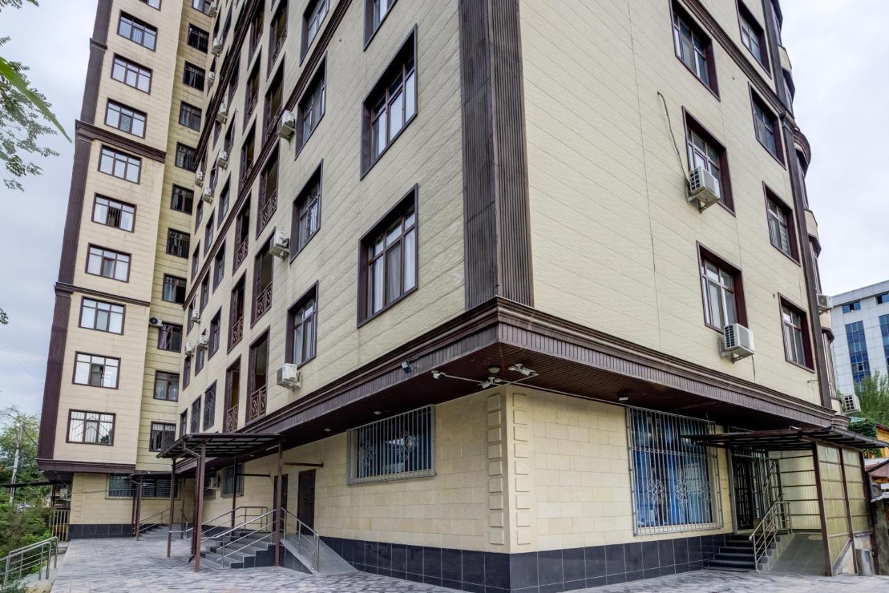 Appartamento 2-Ком Квартира Bishkek Esterno foto